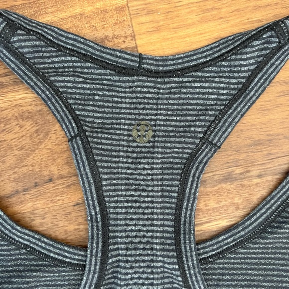 Lululemon workout top - Picture 2 of 4